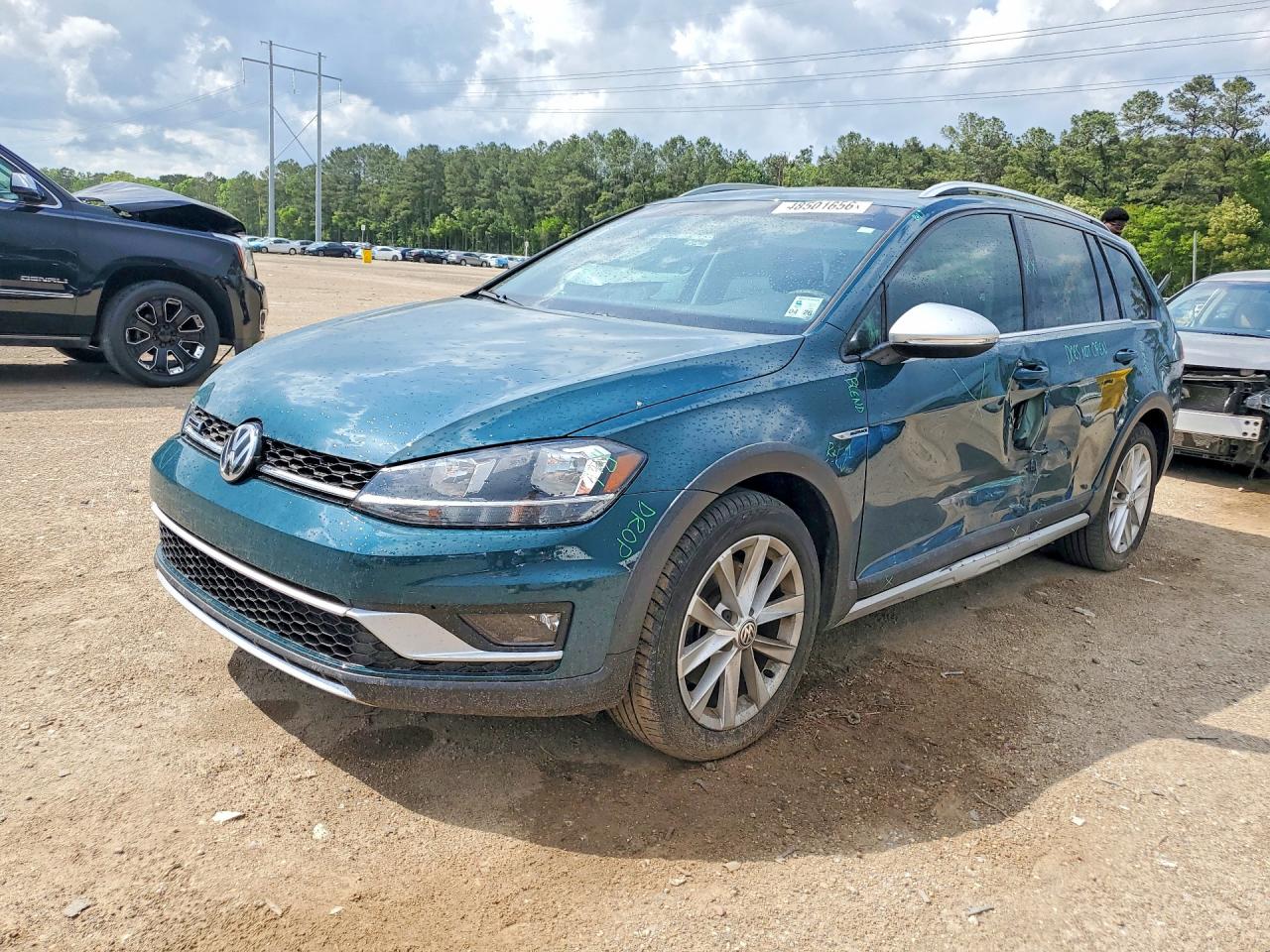 Salvage Volkswagen Golf Image