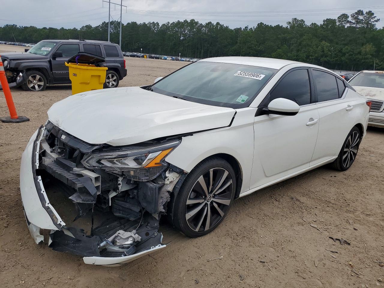 Salvage Nissan Altima Image