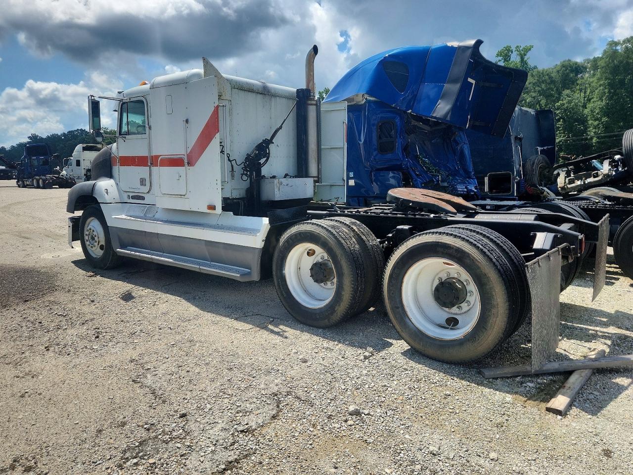Freightliner Conventional Fld112