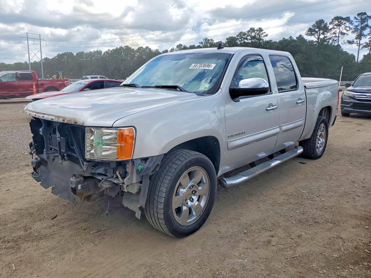 Salvage GMC Sierra Image