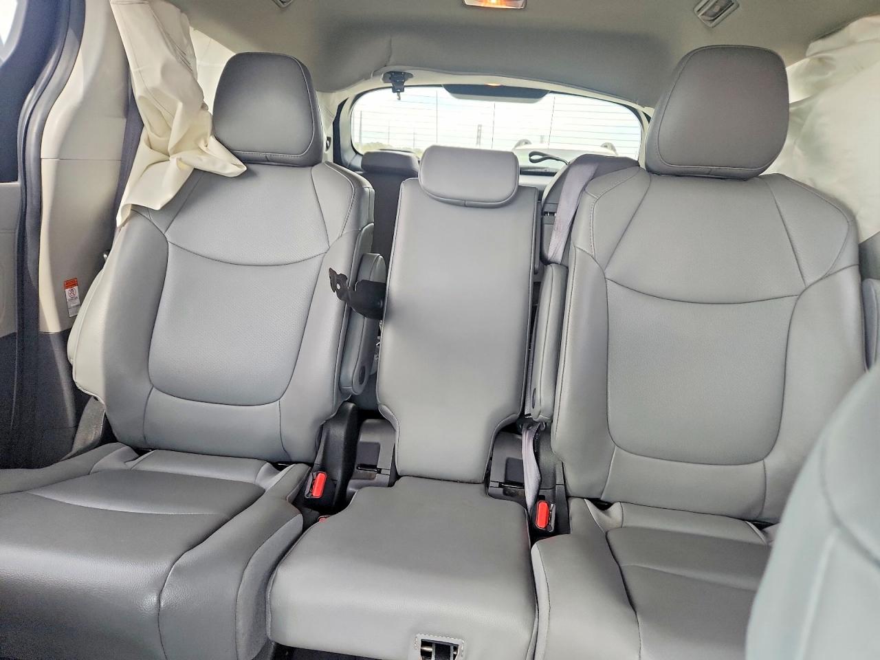 Toyota Sienna Xle 8-passenger
