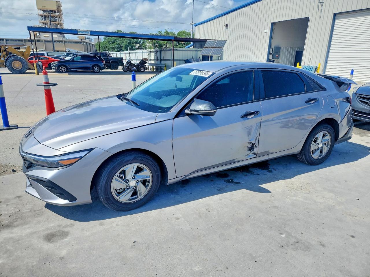 Salvage Hyundai ELANTRA Image