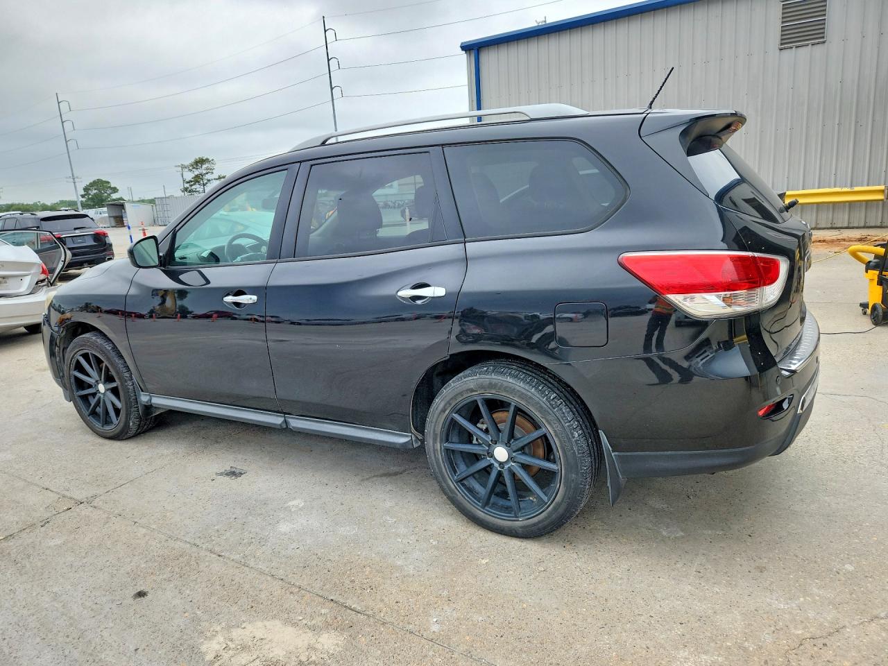 Nissan Pathfinder Sv