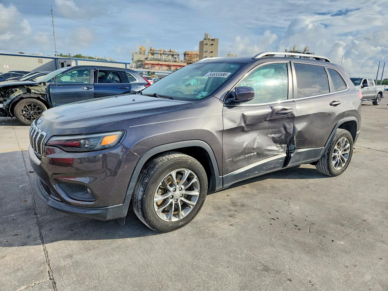 Salvage Jeep Cherokee Image