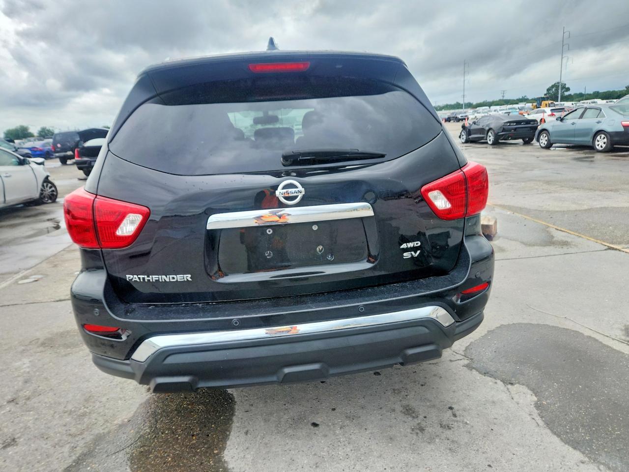 Nissan Pathfinder Sv