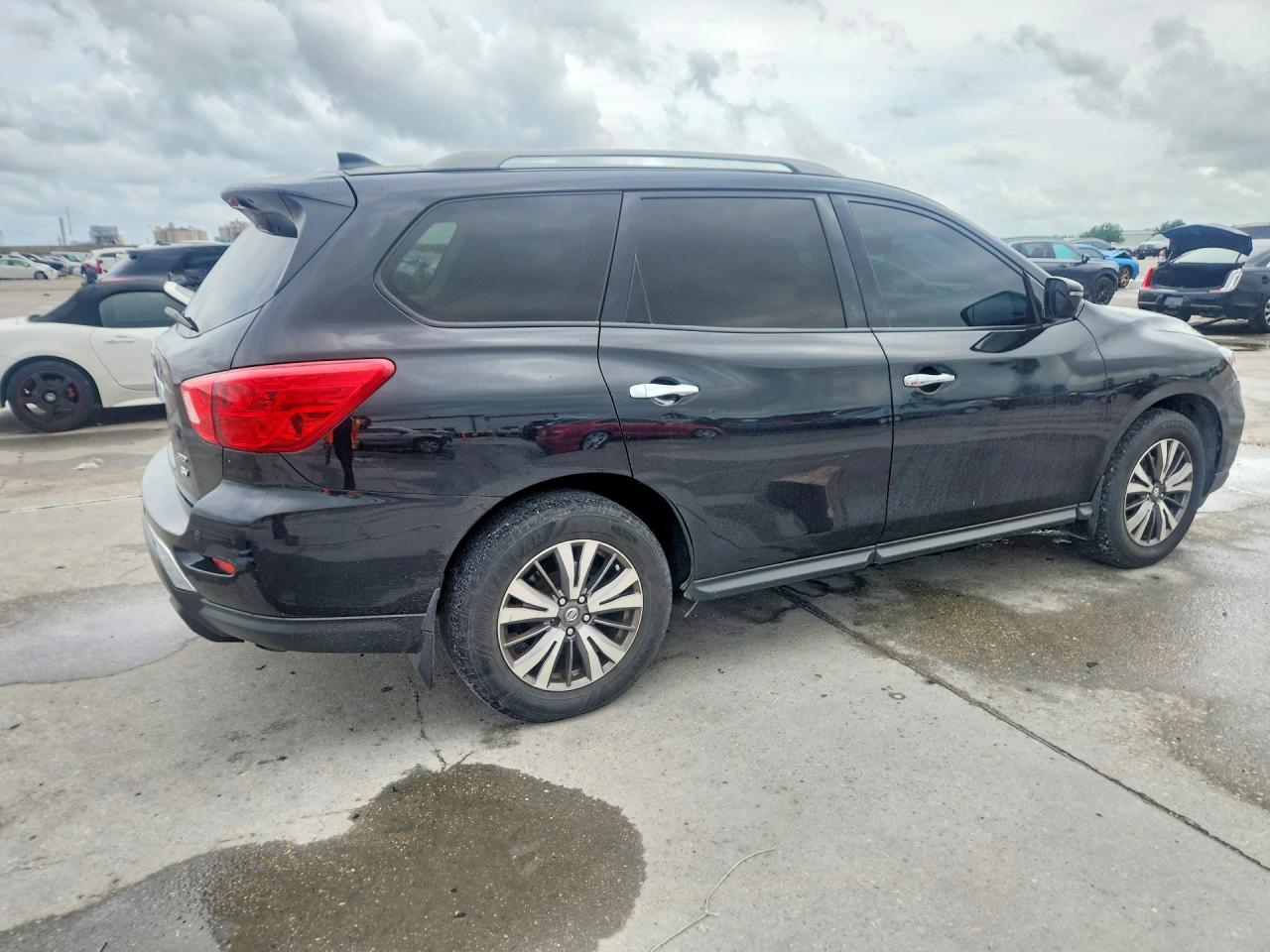 Nissan Pathfinder Sv