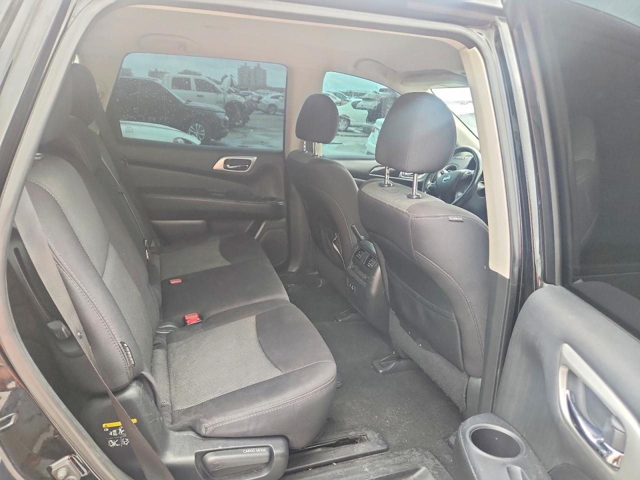 Nissan Pathfinder Sv