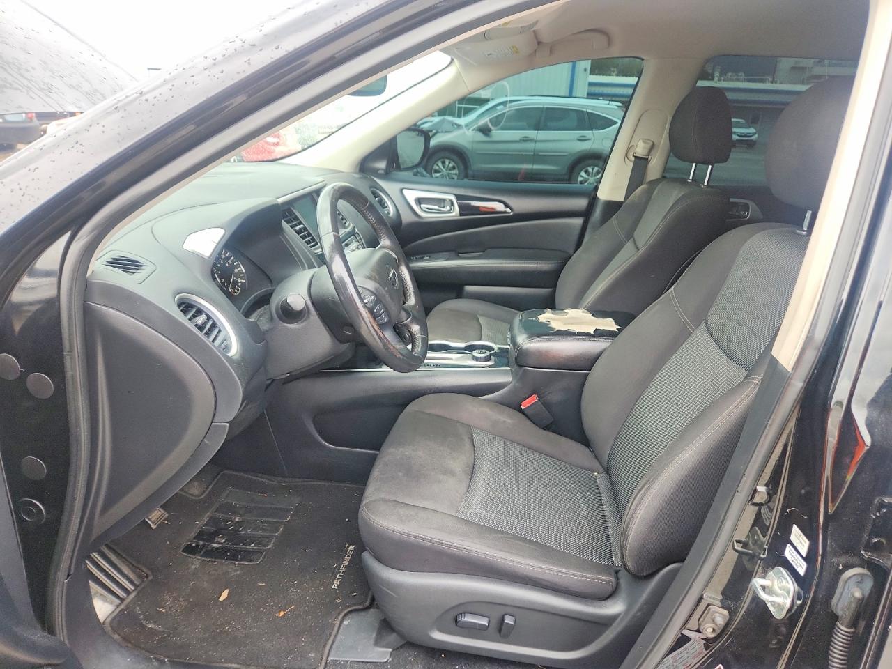 Nissan Pathfinder Sv