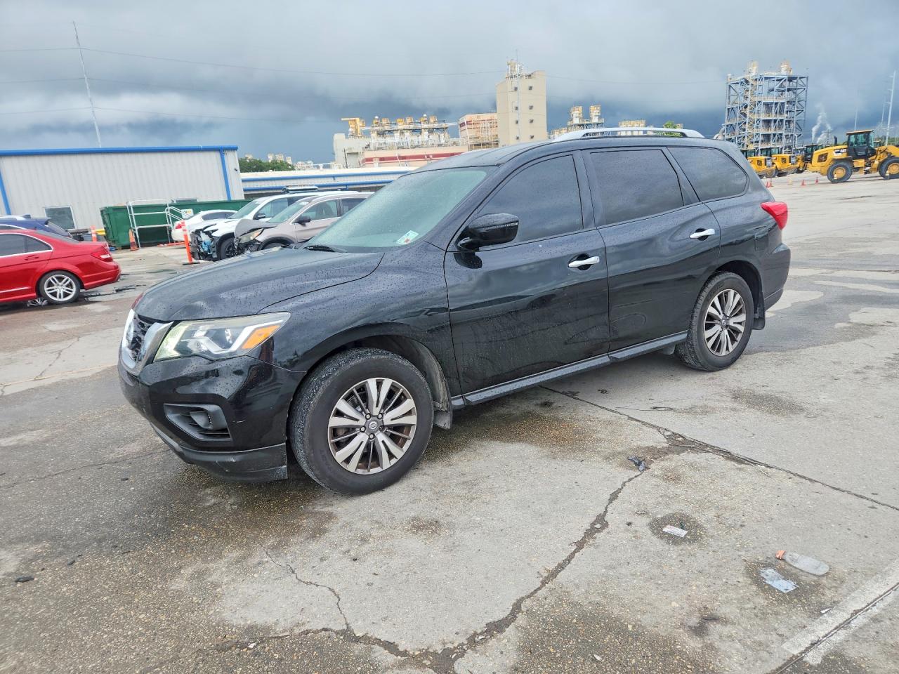 Salvage Nissan Pathfinder Image