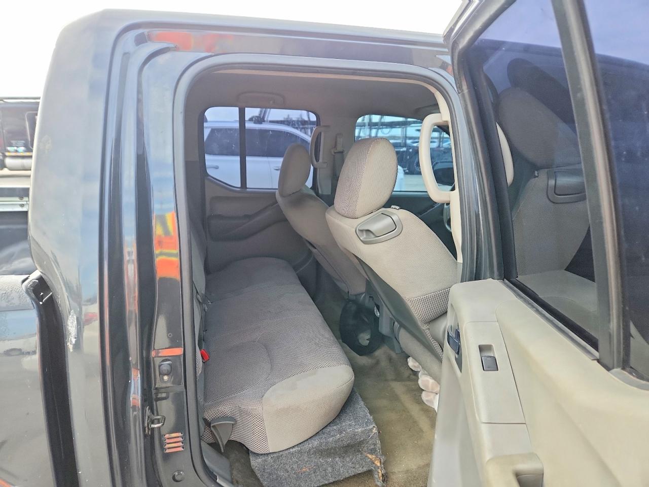 Nissan Frontier S