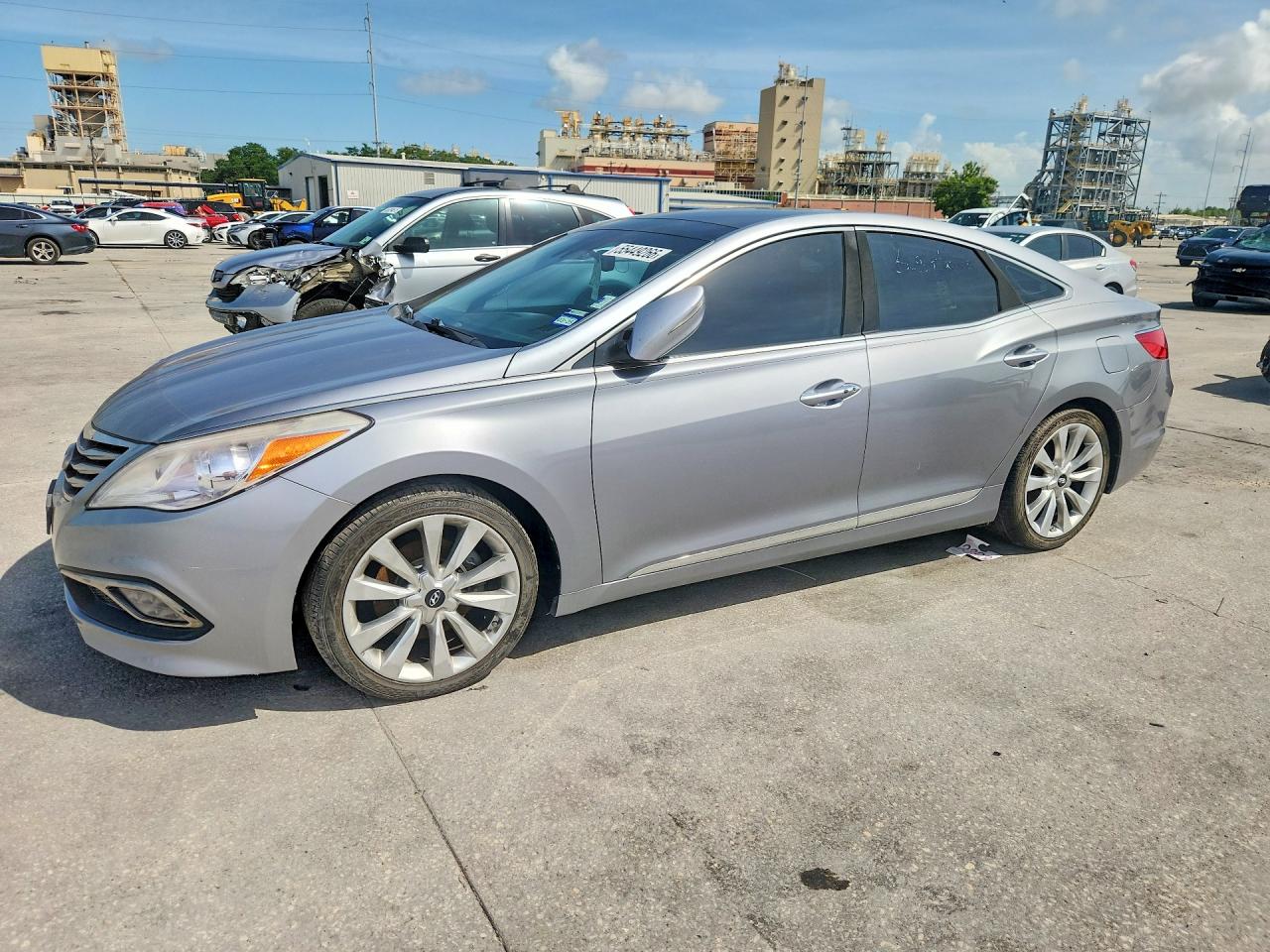 Salvage Hyundai Azera Image