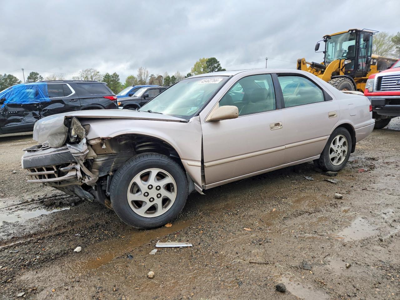 Salvage Toyota Camry Image
