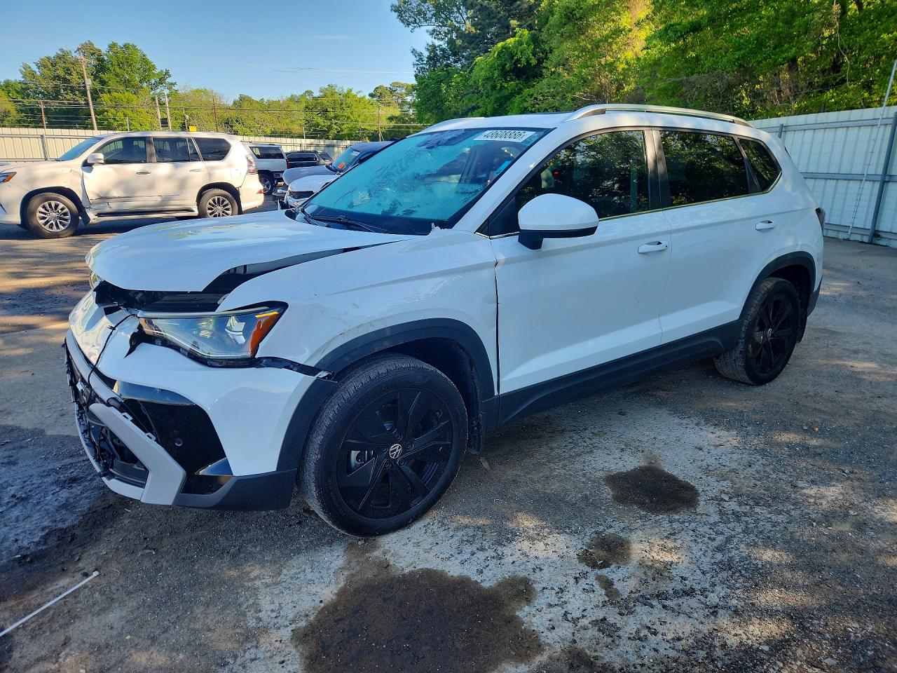 Salvage Volkswagen Taos Image