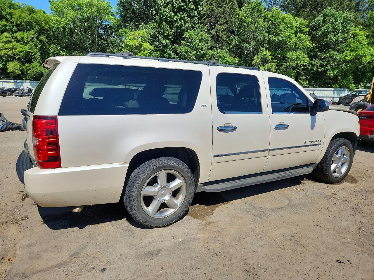 Chevrolet Suburban C1500 Ltz