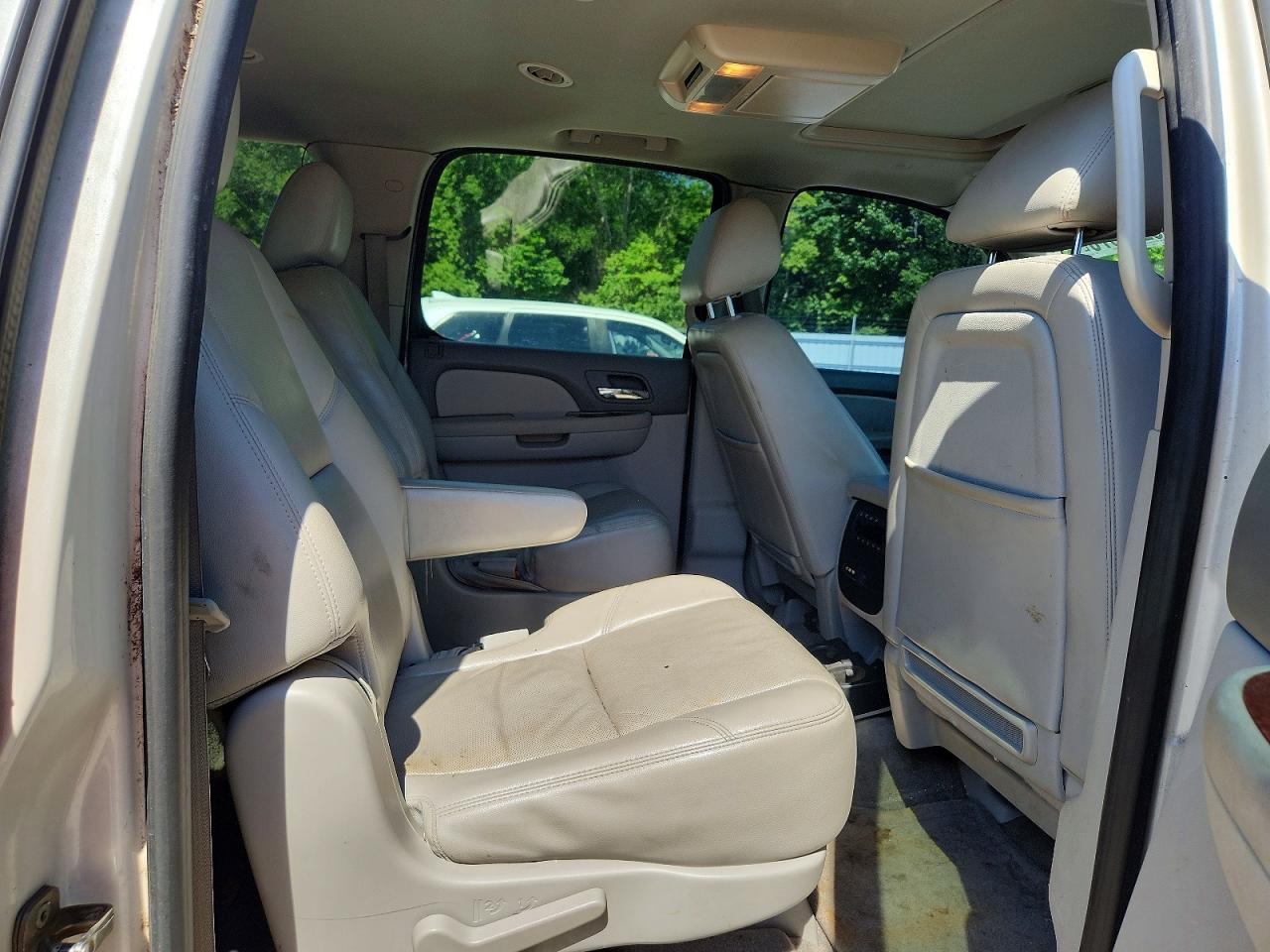 Chevrolet Suburban C1500 Ltz