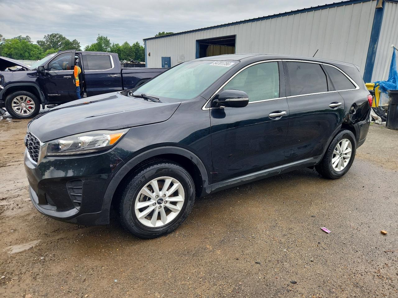 Salvage Kia Sorento Image