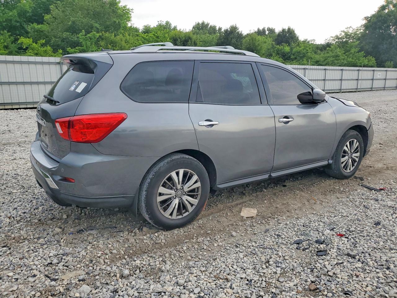 Nissan Pathfinder Sv