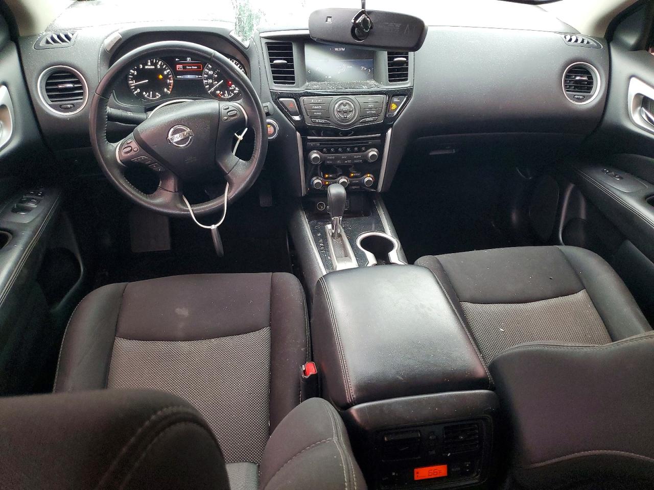 Nissan Pathfinder Sv