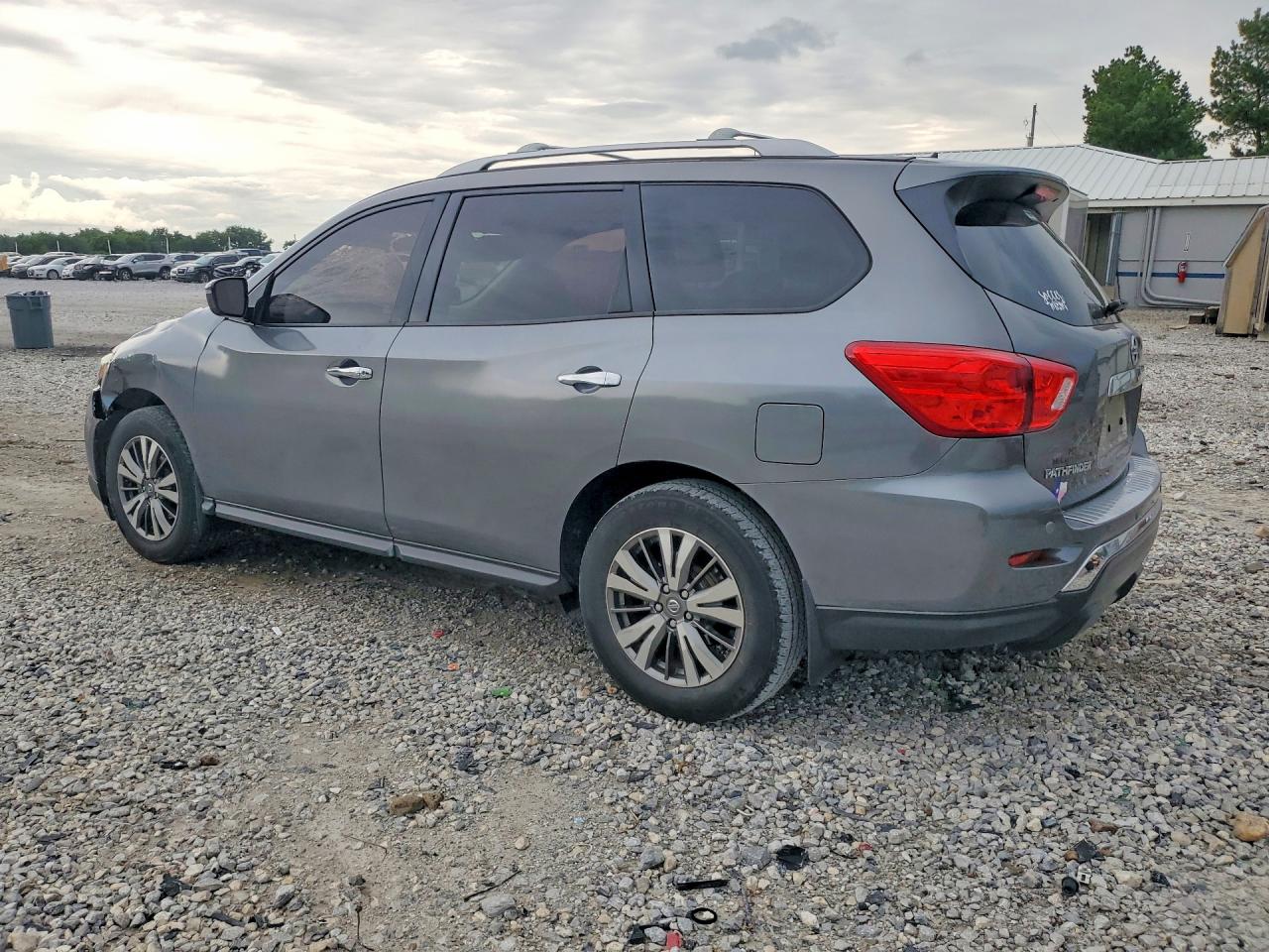Nissan Pathfinder Sv