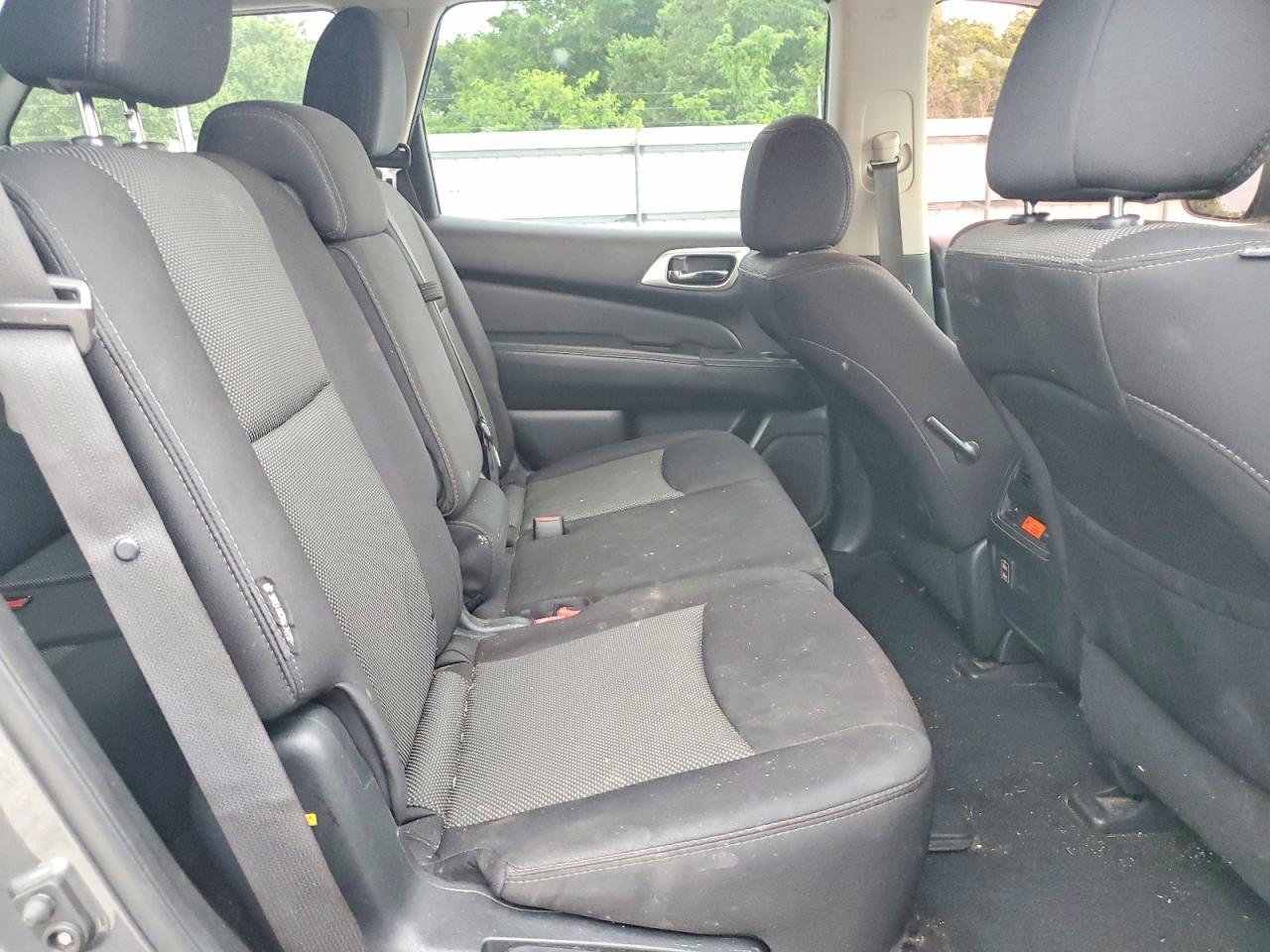 Nissan Pathfinder Sv
