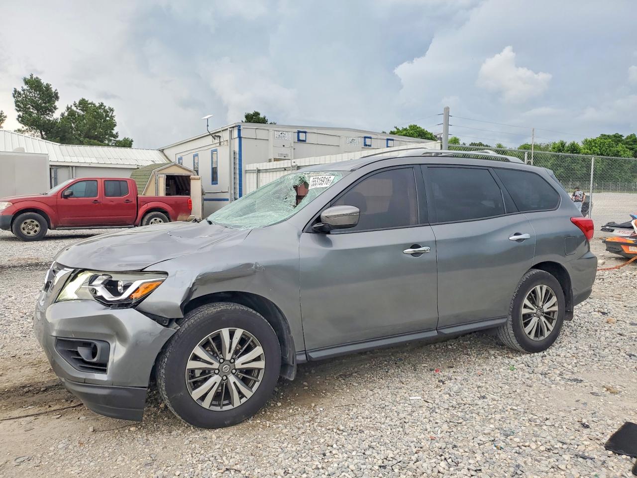 Salvage Nissan Pathfinder Image