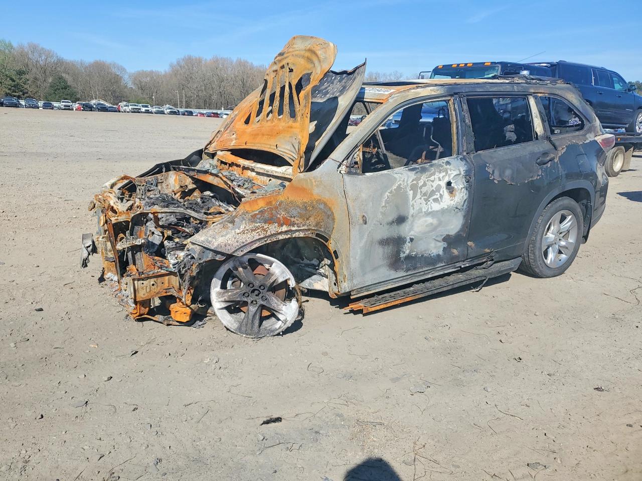 Salvage Toyota Highlander Image