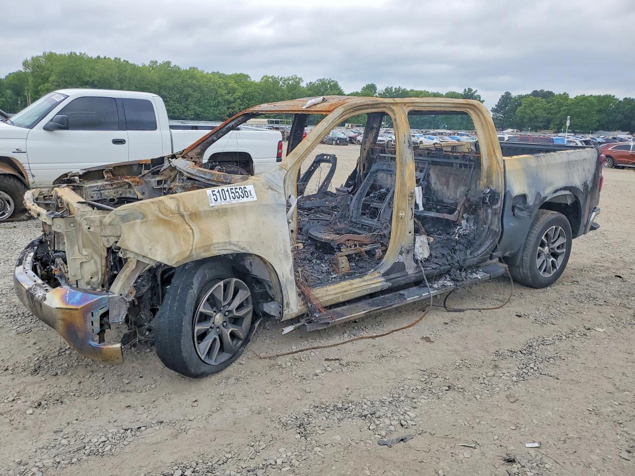 Salvage Chevrolet Silverado Image