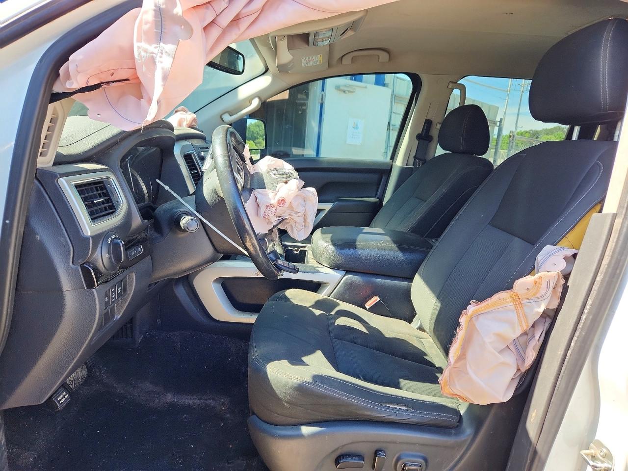 Nissan Titan Sv