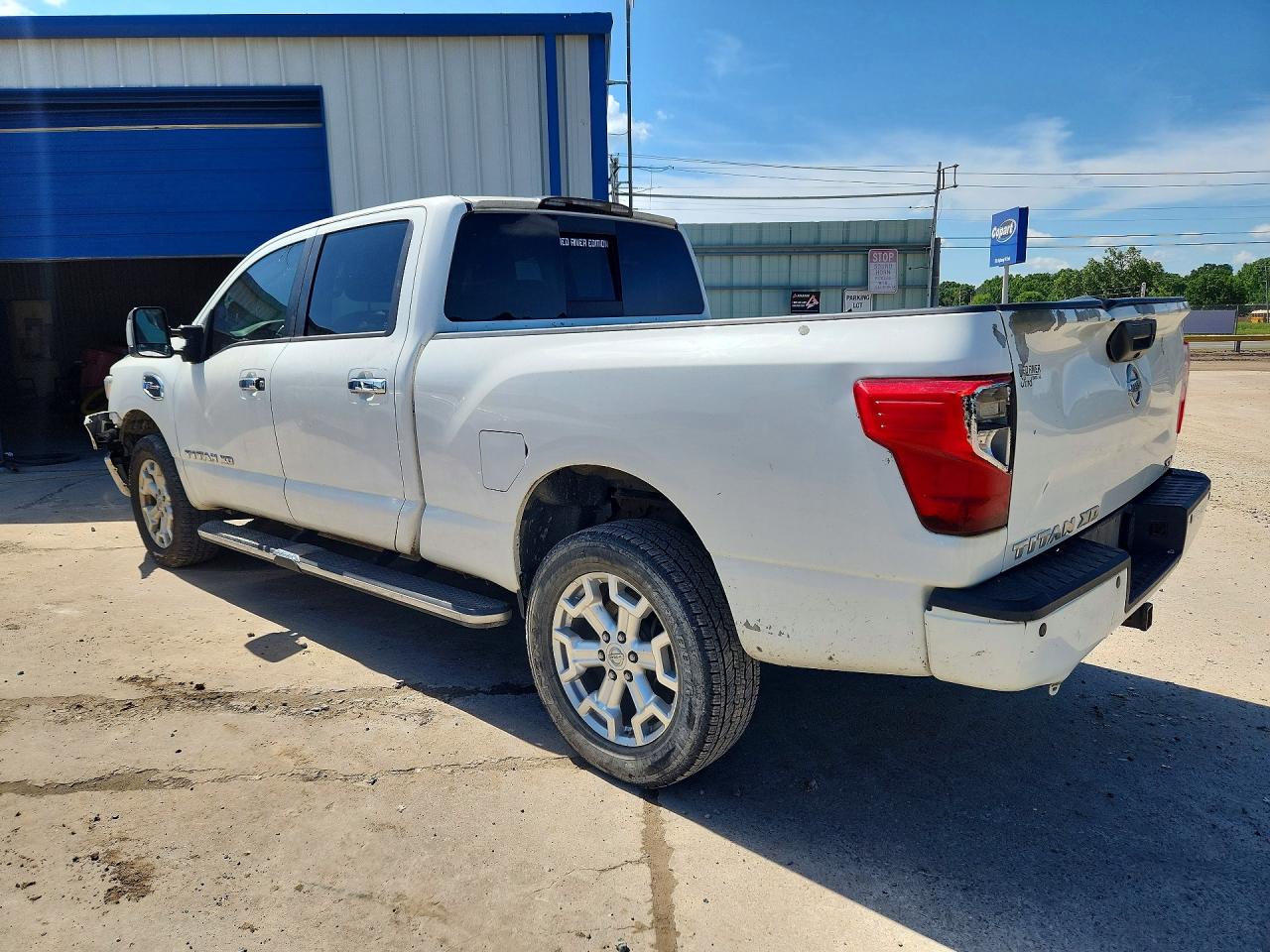 Nissan Titan Sv