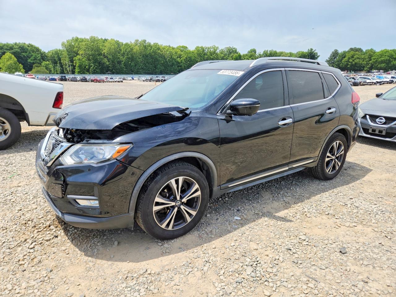 Salvage Nissan Rogue Image