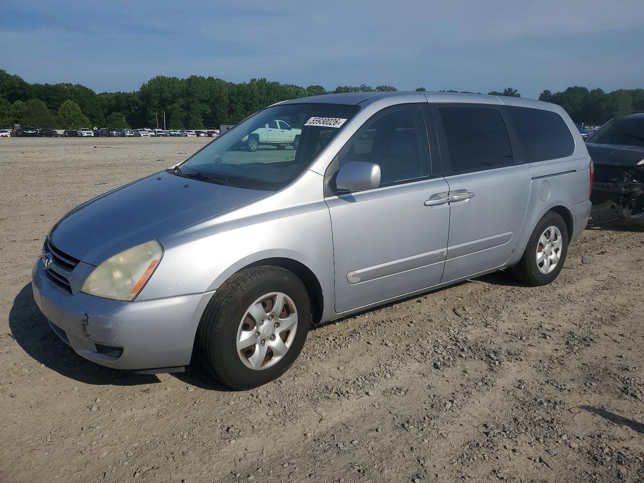 Salvage Kia Sedona Image