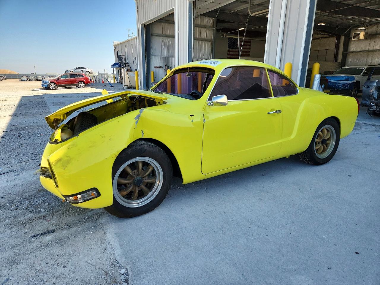 Salvage Volkswagen Karmanghia Image