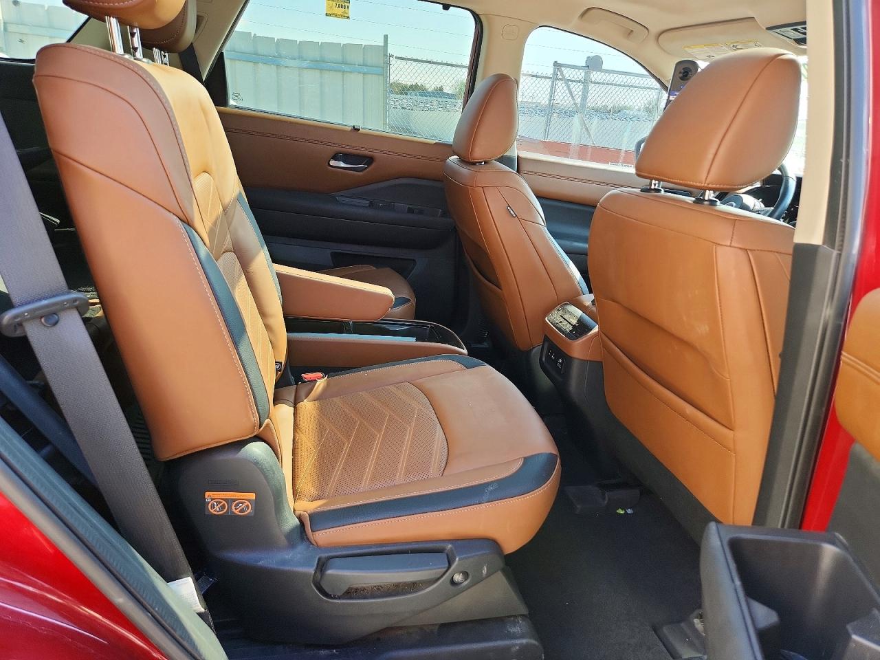 Nissan Pathfinder Platinum