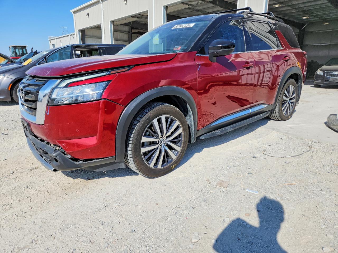 Salvage Nissan Pathfinder Image
