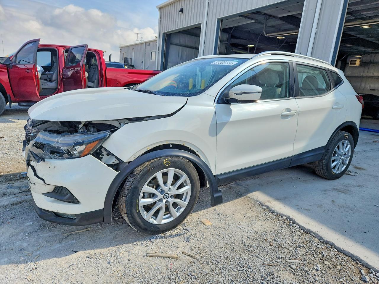 Salvage Nissan Rogue Image