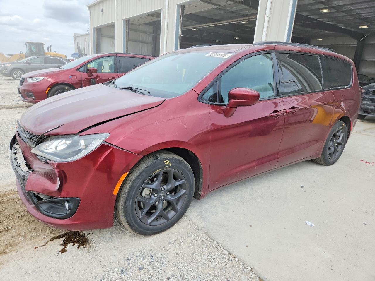 Salvage Chrysler Pacifica Image