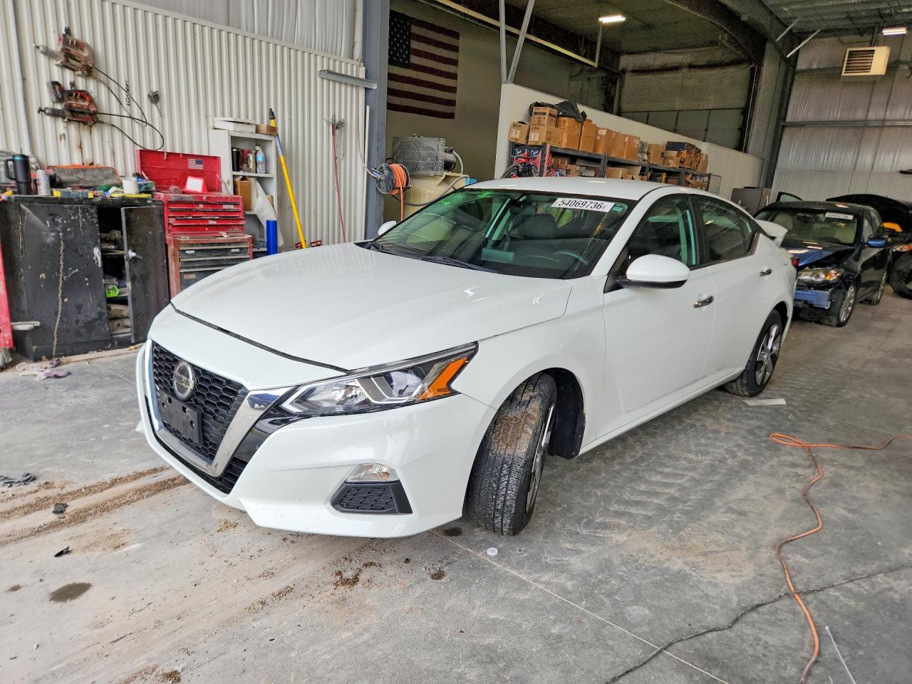 Salvage Nissan Altima Image