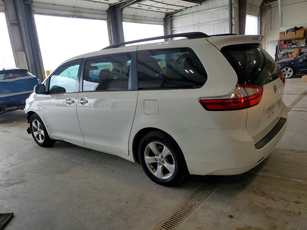 Toyota Sienna Le