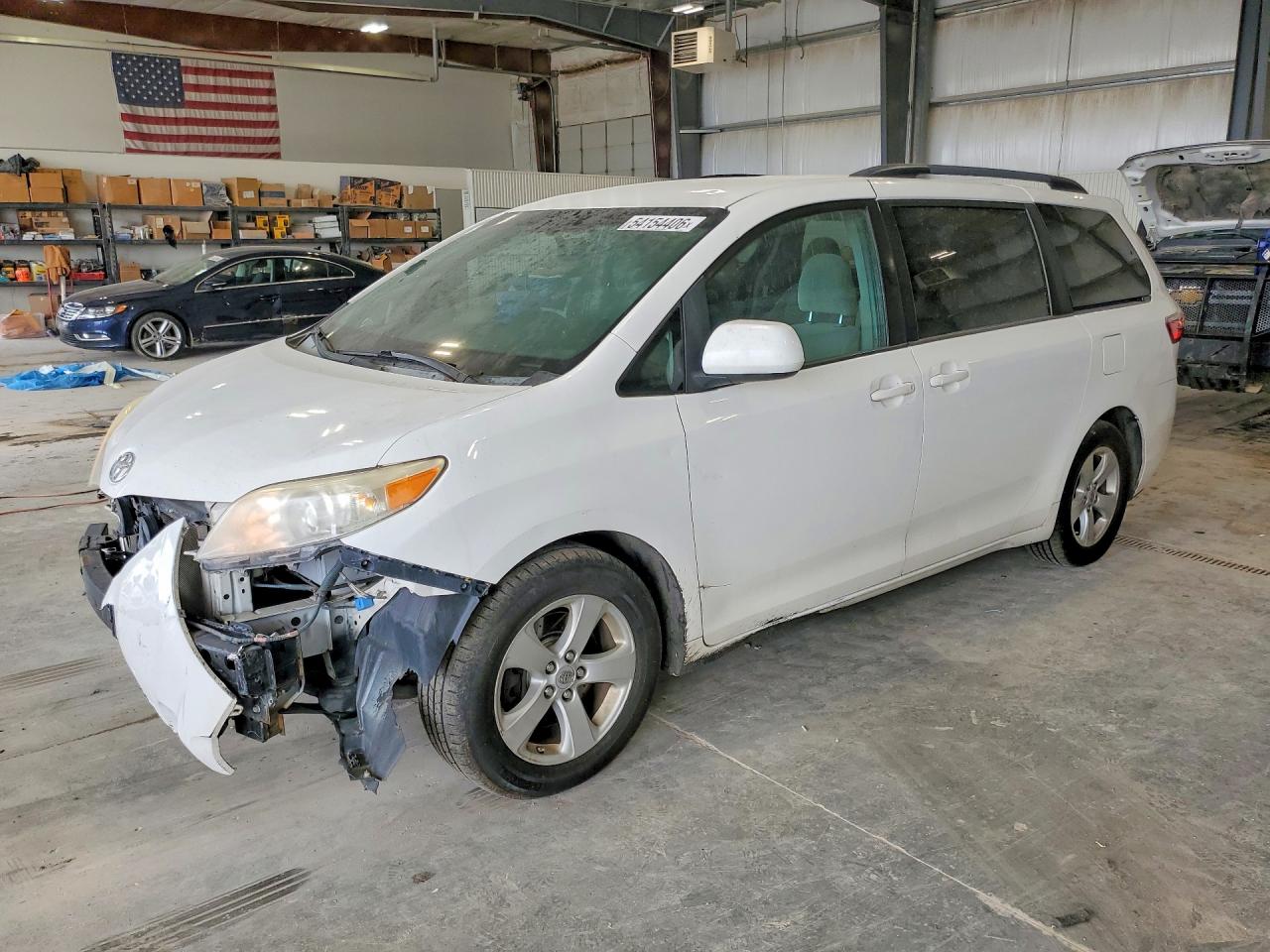 Salvage Toyota Sienna Image