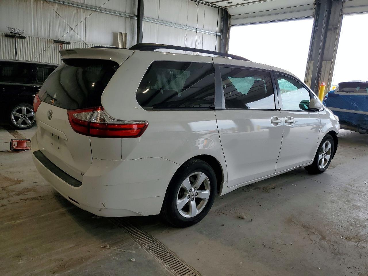 Toyota Sienna Le