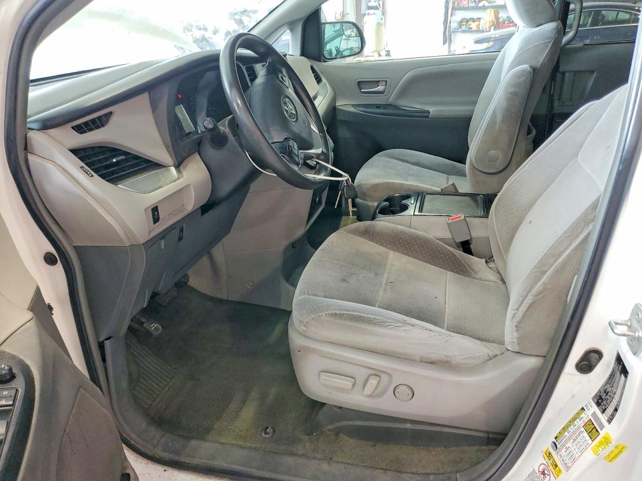 Toyota Sienna Le