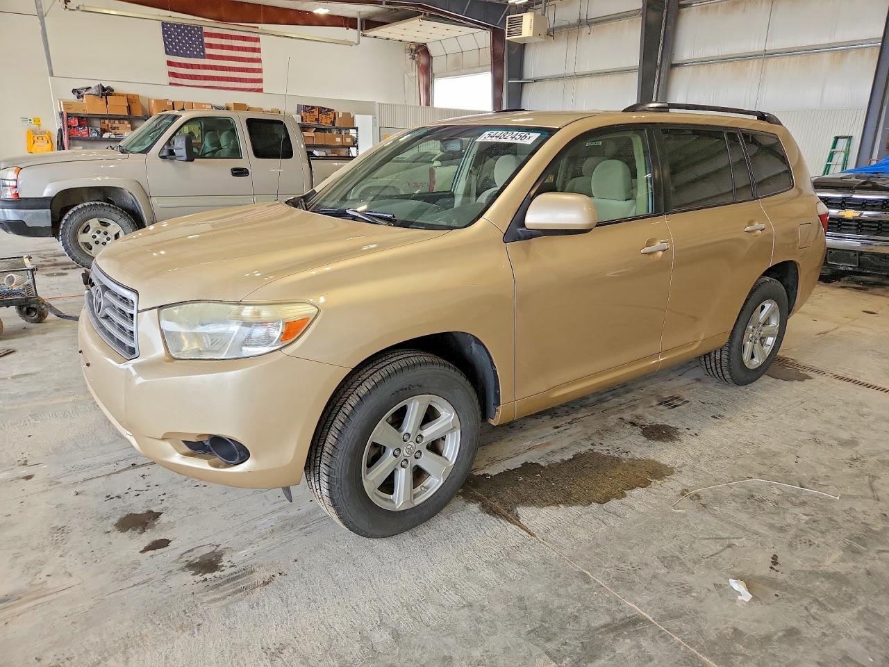 Salvage Toyota Highlander Image