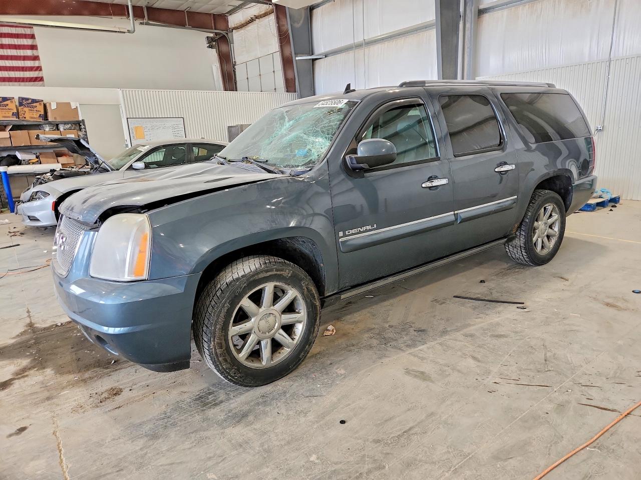Salvage GMC Yukon Image