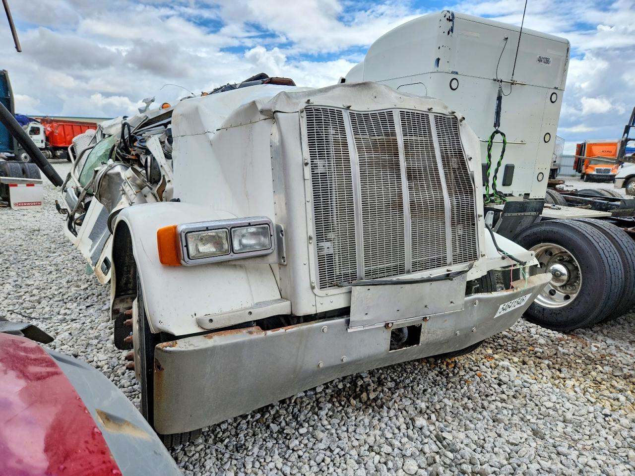 Salvage Peterbilt 379 Image
