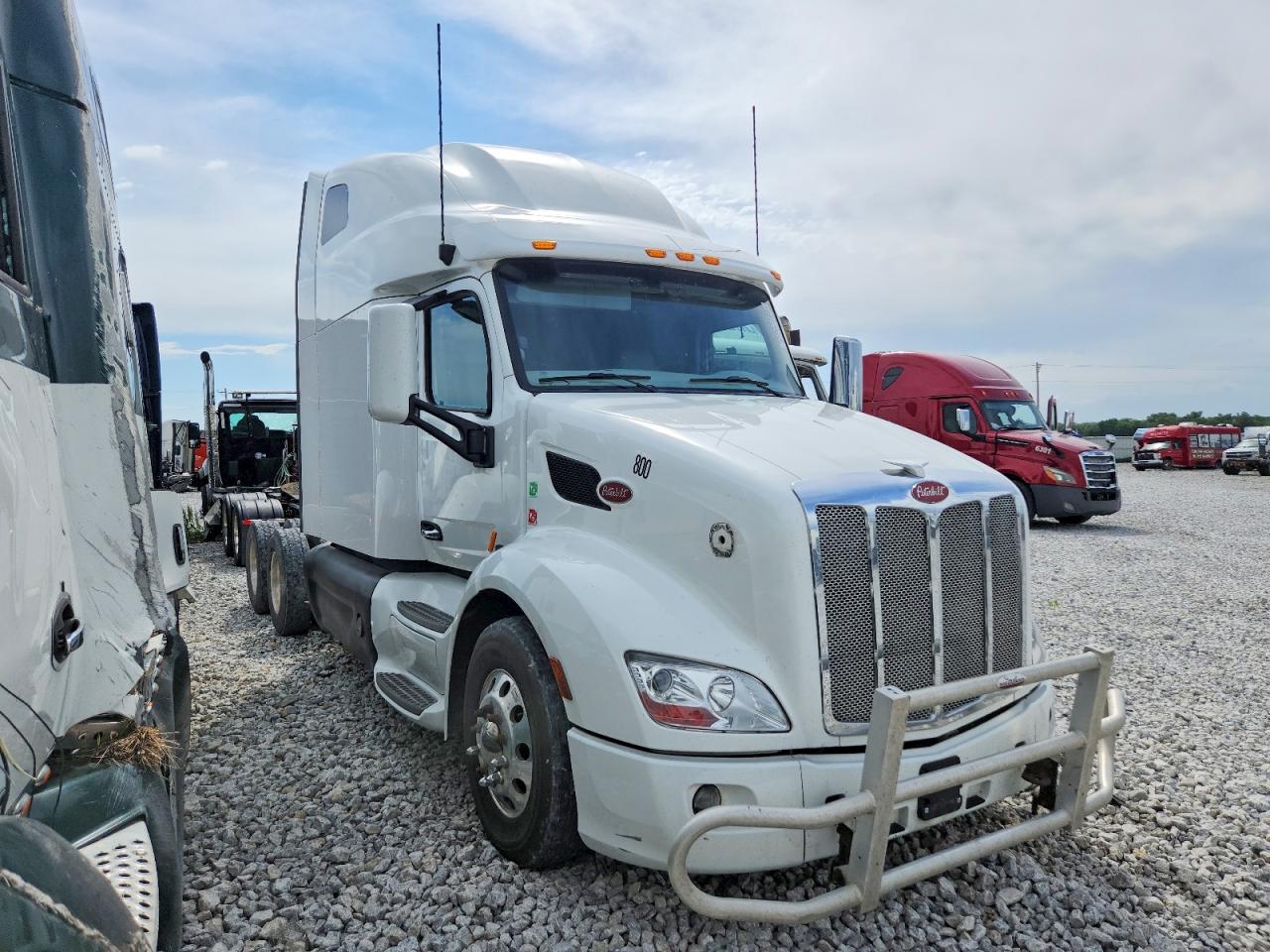 Salvage Peterbilt 579 Image