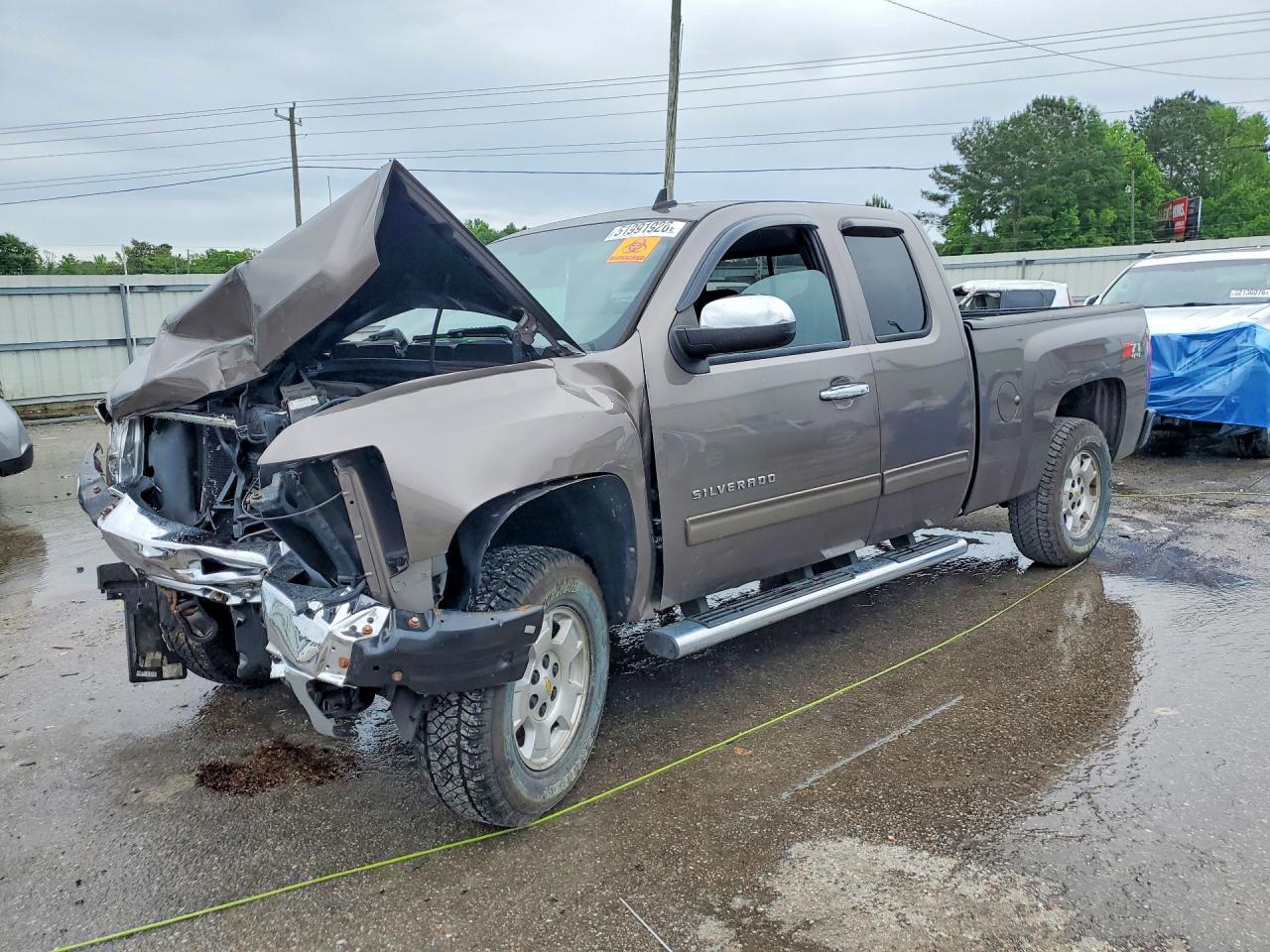Salvage Chevrolet Silverado Image