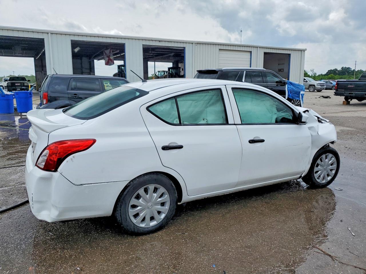 Nissan Versa S Plus