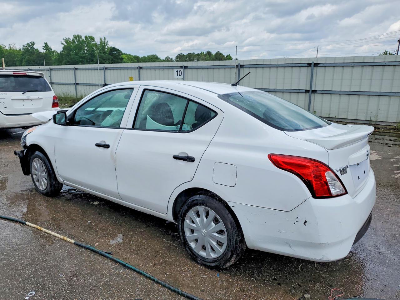 Nissan Versa S Plus
