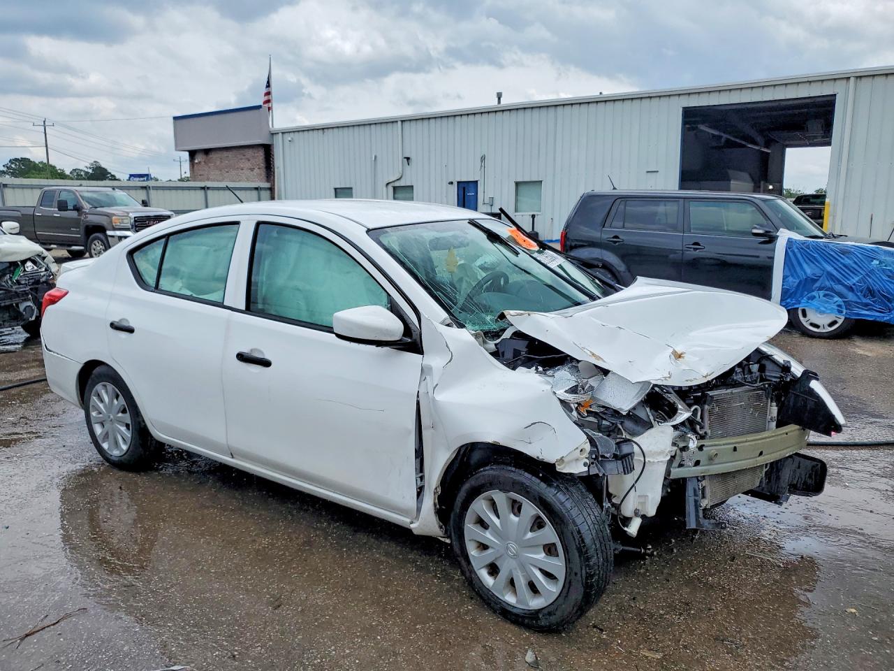Nissan Versa S Plus