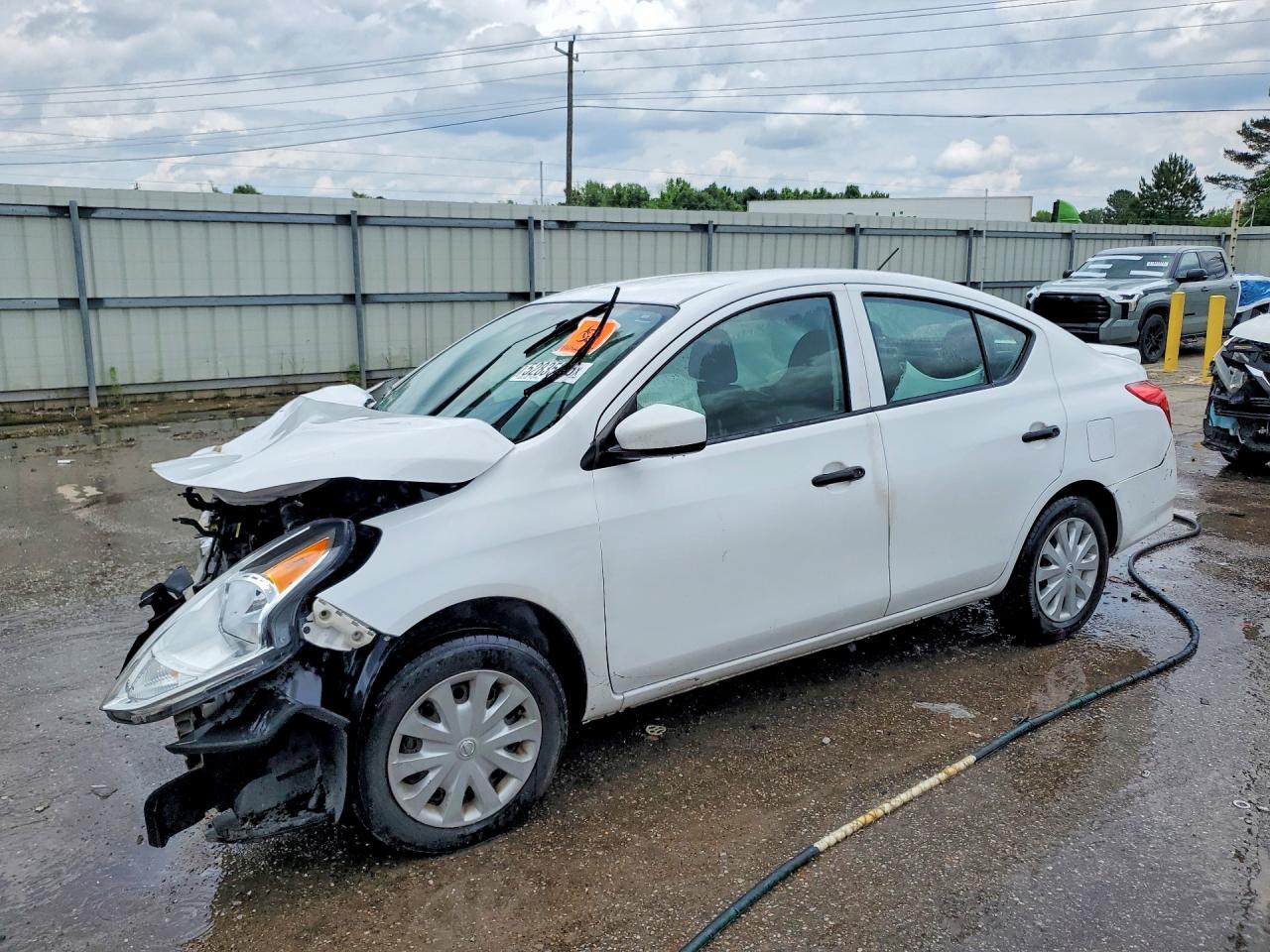 Salvage Nissan Versa Image